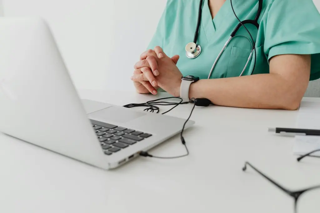 Difference Between an EHR and an EMR